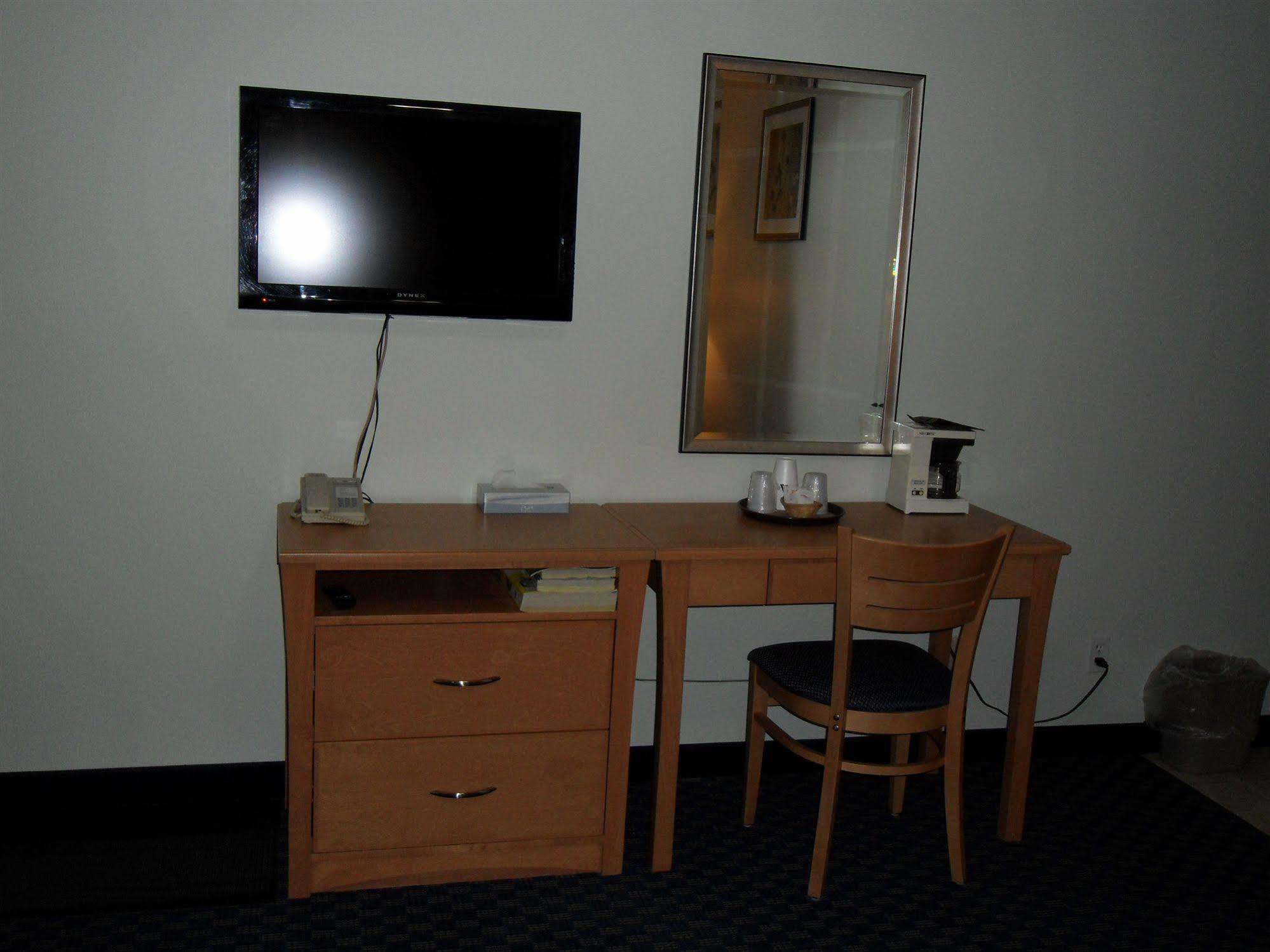 Westway Inn Motel Neepawa Екстер'єр фото
