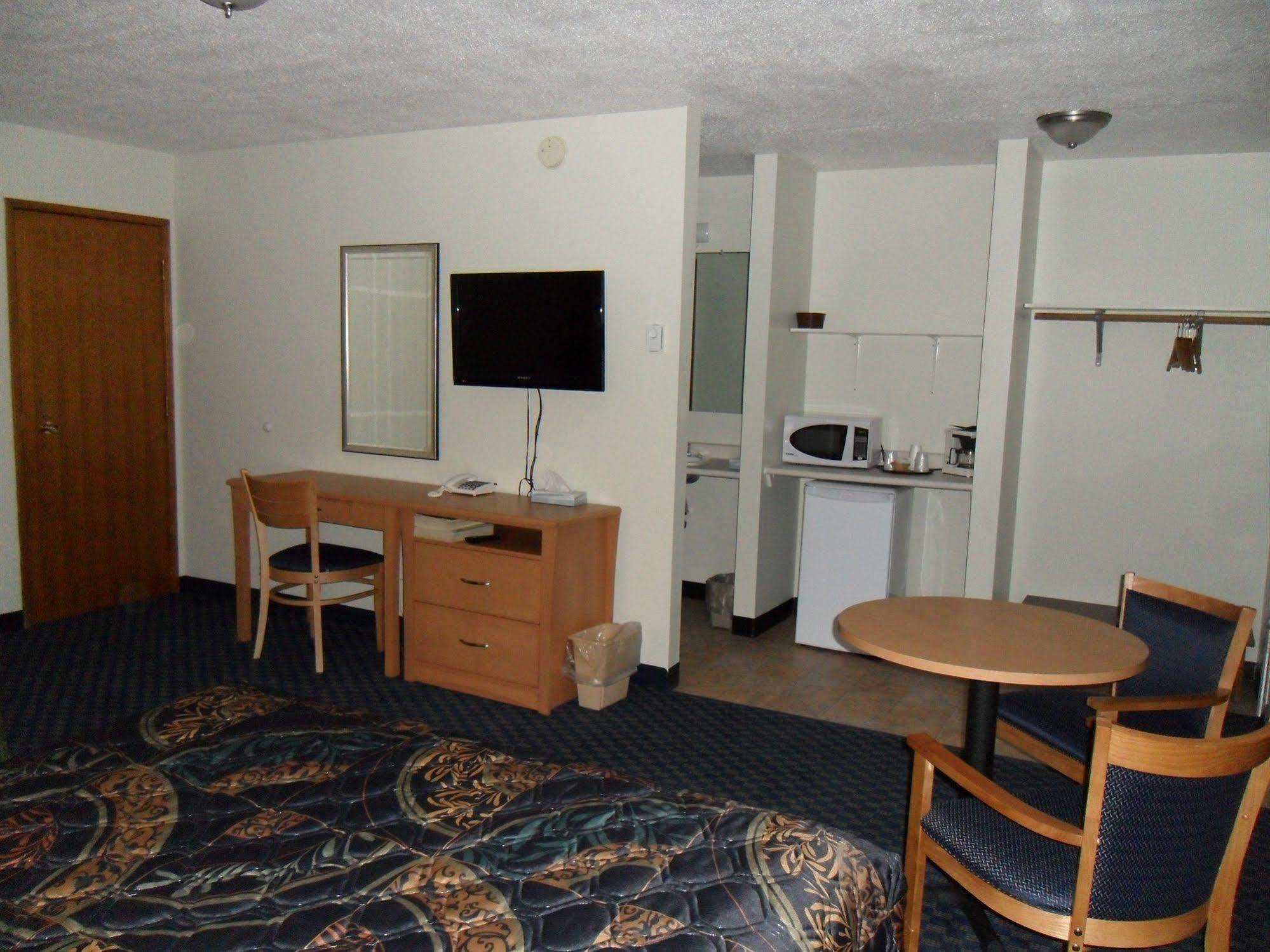 Westway Inn Motel Neepawa Екстер'єр фото