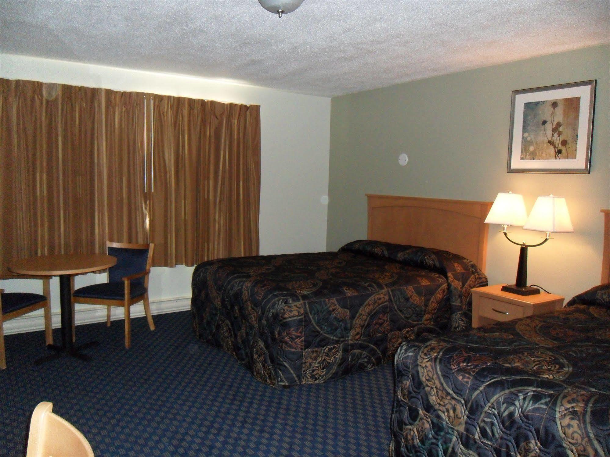 Westway Inn Motel Neepawa Екстер'єр фото