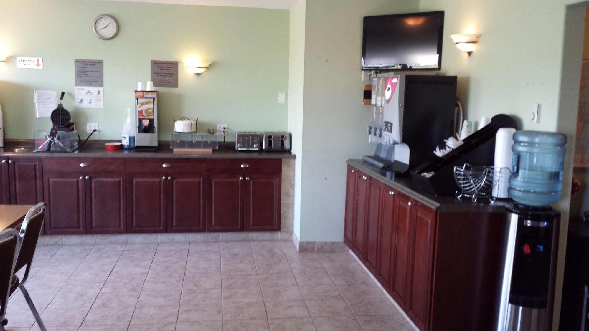 Westway Inn Motel Neepawa Екстер'єр фото