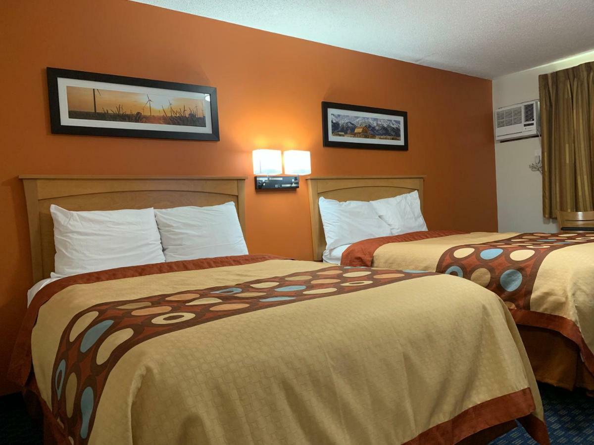 Westway Inn Motel Neepawa Екстер'єр фото
