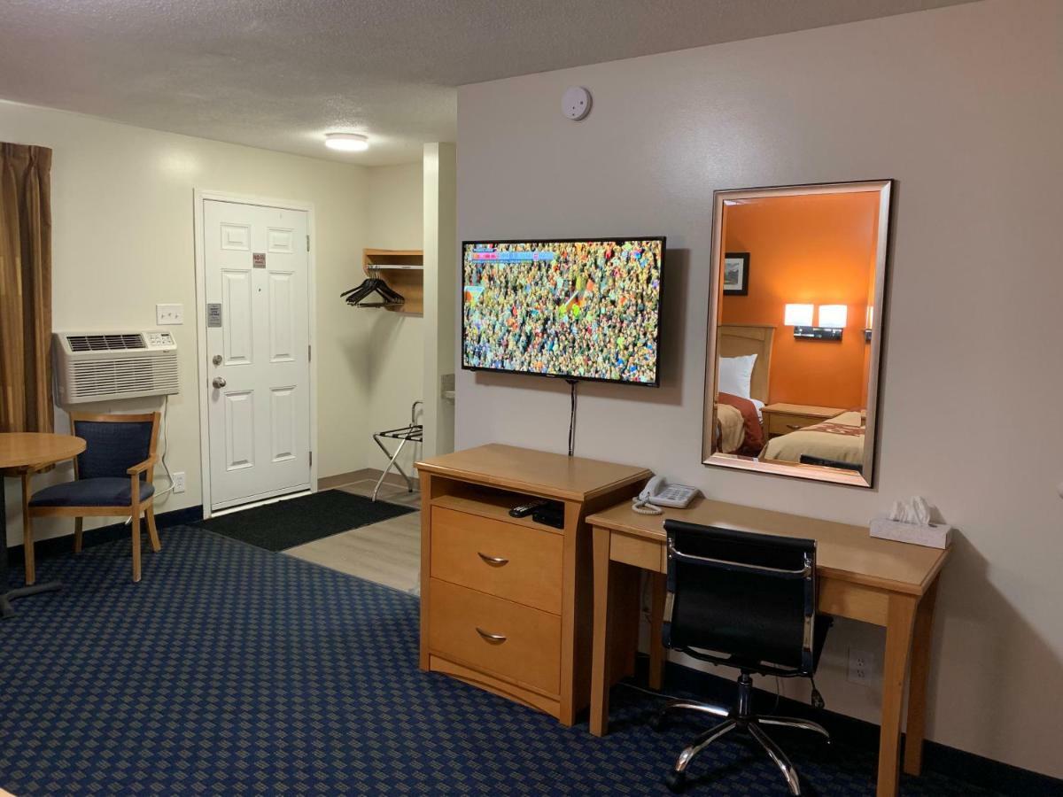 Westway Inn Motel Neepawa Екстер'єр фото