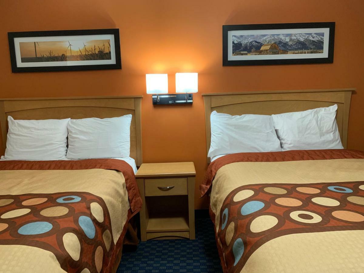 Westway Inn Motel Neepawa Екстер'єр фото