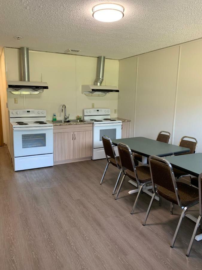 Westway Inn Motel Neepawa Екстер'єр фото