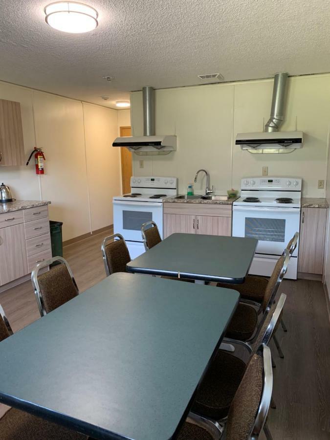 Westway Inn Motel Neepawa Екстер'єр фото