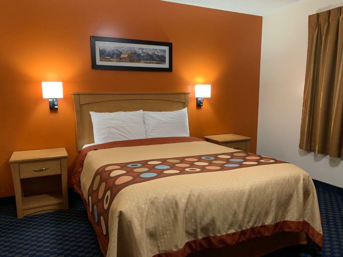 Westway Inn Motel Neepawa Екстер'єр фото